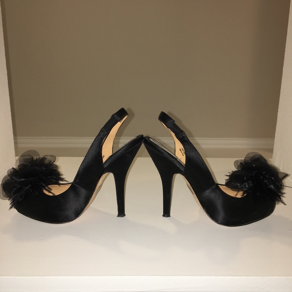 Badgley Mischka Black Satin Pump w/ Flower Detail